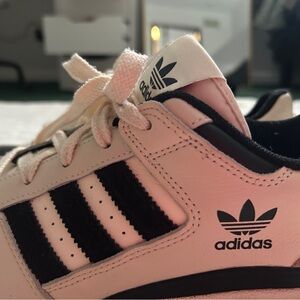 Streetwear Adidas forum low beige/black